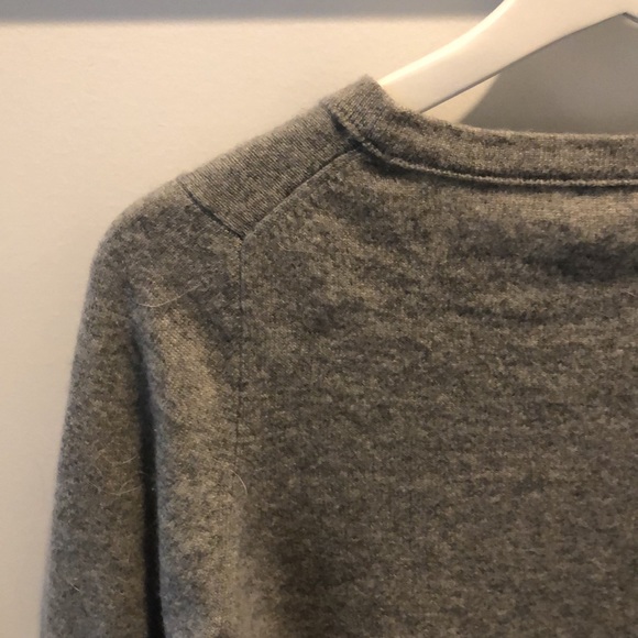 J-Crew Cashmere Sweater, size M, Solid gray not Heather gray like on model - Picture 3 of 7